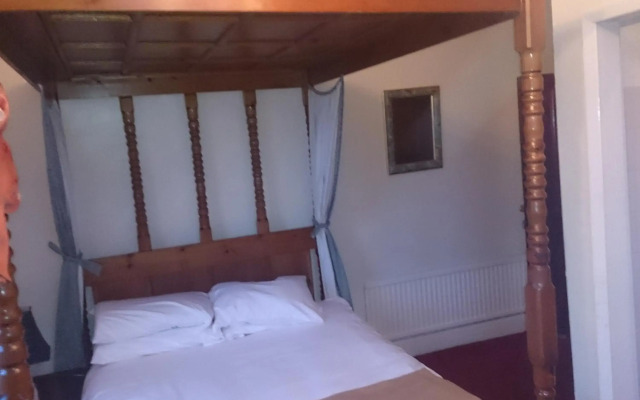 OYO Rose & Crown Hotel