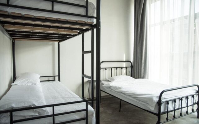 Giraffe International Youth Hostel