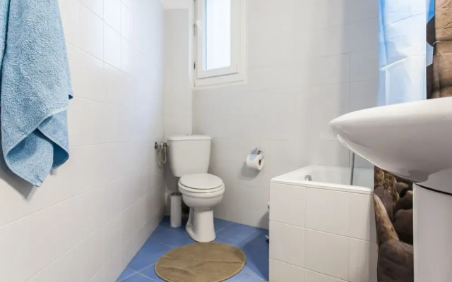 Charming Acropolis Metro Apartment