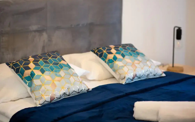 Atrium Promenada Apartment by Renters