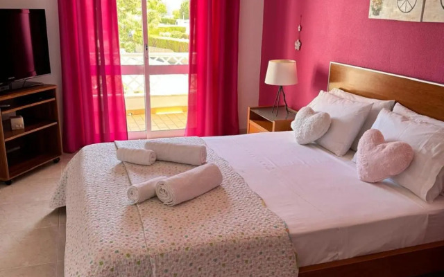 Pretty Sunny Guest Apartment