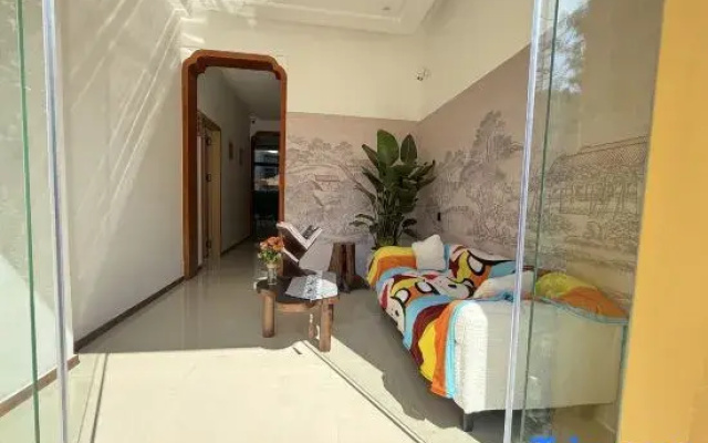 Shiqing Homestay (Mangshi Menghuan Great Golden Pagoda)
