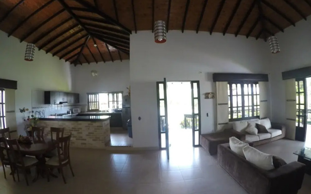 Mansion del Lago Calima