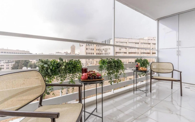 Renovated 2 BR with 2 BTH front Mamilla Mall