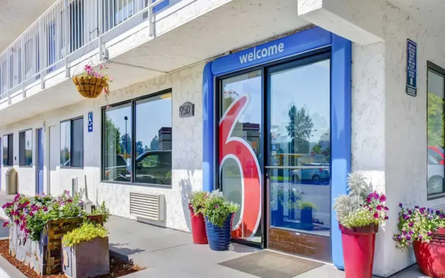 Motel 6 Medford, OR
