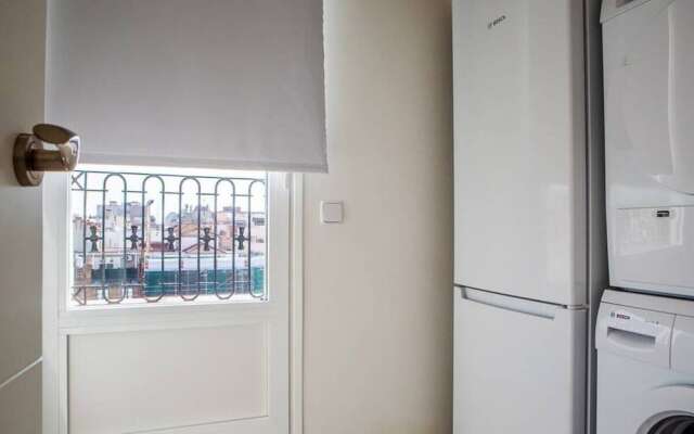 Stunning 1 Bed W Sunny Terrace In Madrid Center