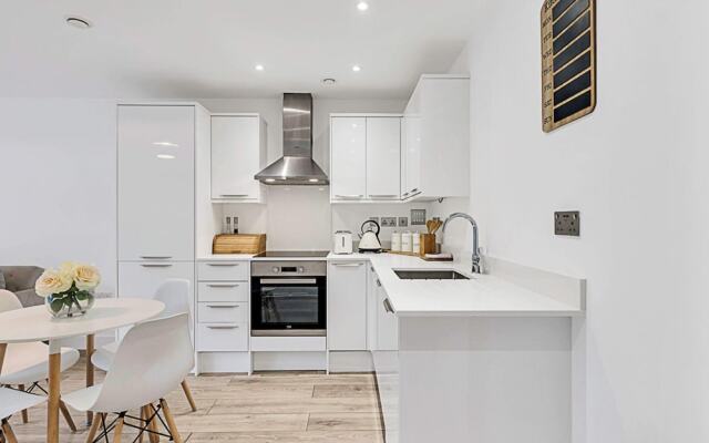 Newly Furnished and Bright Home