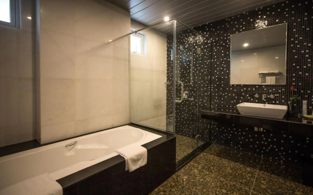 3-Plus Hotel
