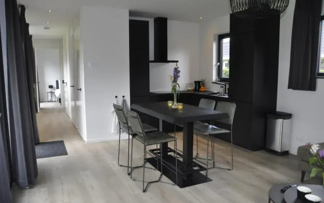 The Black Oak - Luxe bungalow met prive sauna