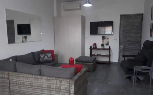 Studio In Dbayeh In A Prime Location, Wifi, 38sqm