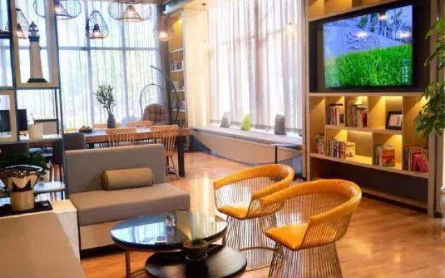 Yating Hotel (Rizhao Station RT Mart Branch)