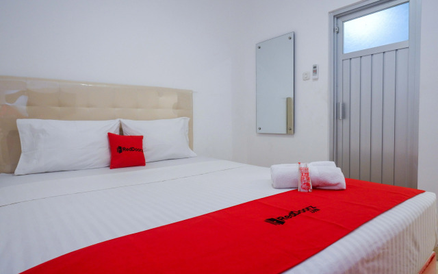 RedDoorz near Mall Ratu Indah 3