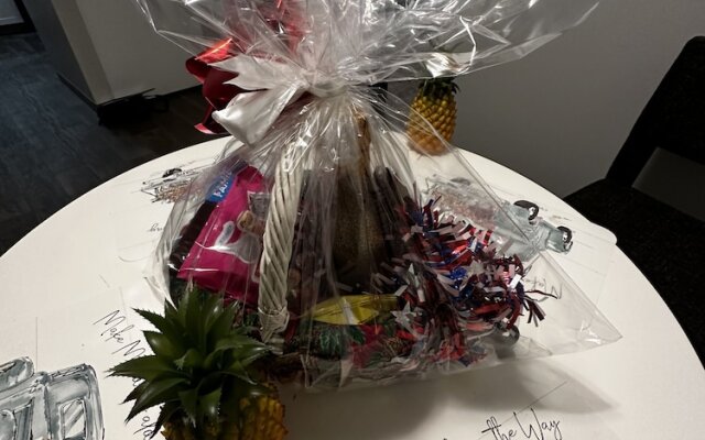 New-20p off-Uptown Love MPLS next to Fun