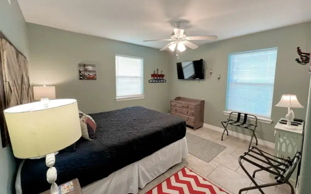 Abby Sands Castle 2 Bedroom Home by RedAwning