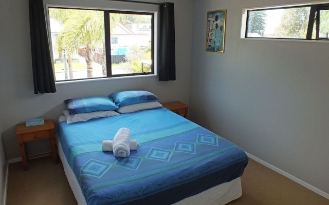 Bay Adventurer – Guest Rooms – Paihia