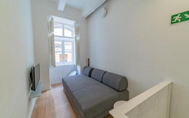 AF 1 - Modern 1BR duplex