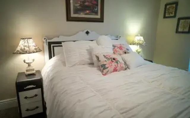 Poppy Sister Inn