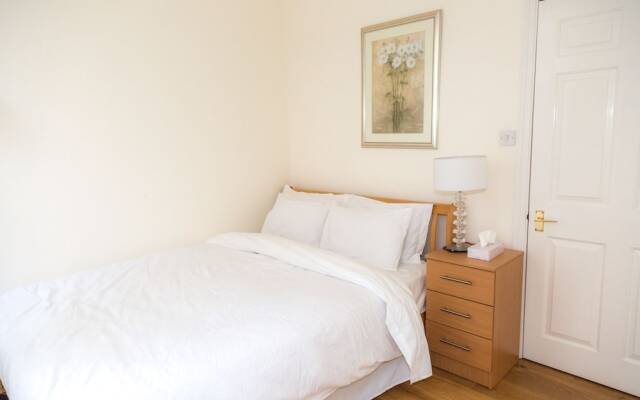 Modern 2 bed flat in historic building