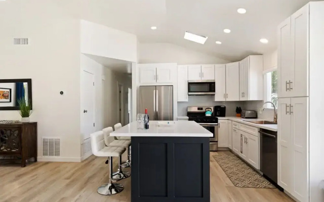 Experience Modern Luxury at Desert Hideaway