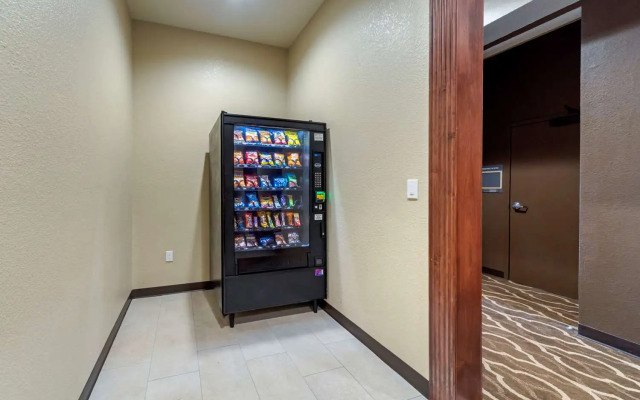 Comfort Inn & Suites Harrah