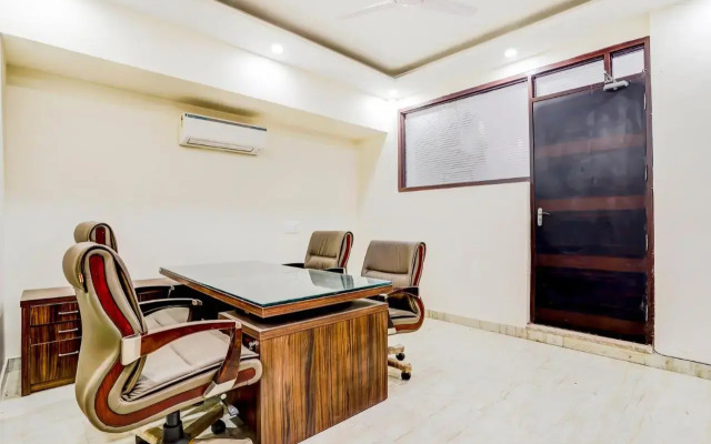 FabHotel Golf Course Sapphire