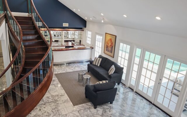 Hollywood Hills Upscale