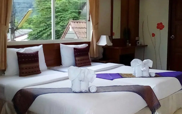 Baan Chayna Hotel