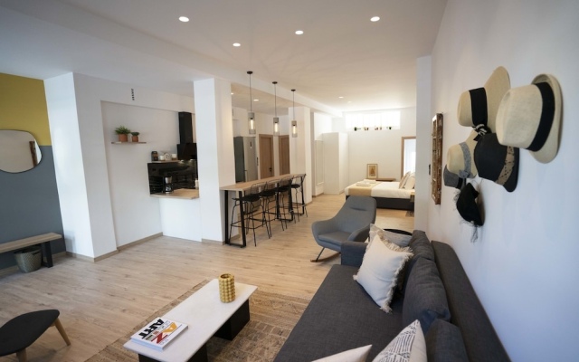 Modern 2bed 2bath Loft in Acropolis area