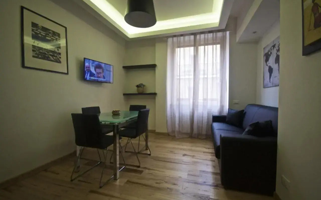 Piramide House