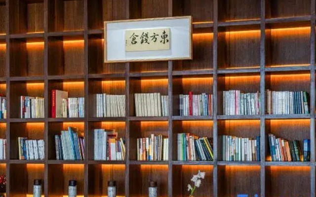 Blossom Manoir Lujiazui · Oriental Treasury