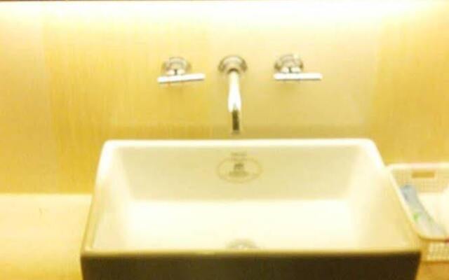 Fat Big Inn (Wanda Store South Square of Zhenjiang Railway Station)