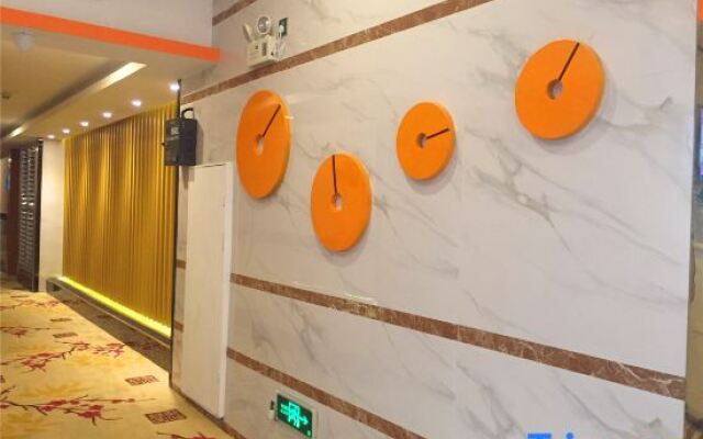 Seven Orange Hotel (Shenzhen North Station Minzhi)