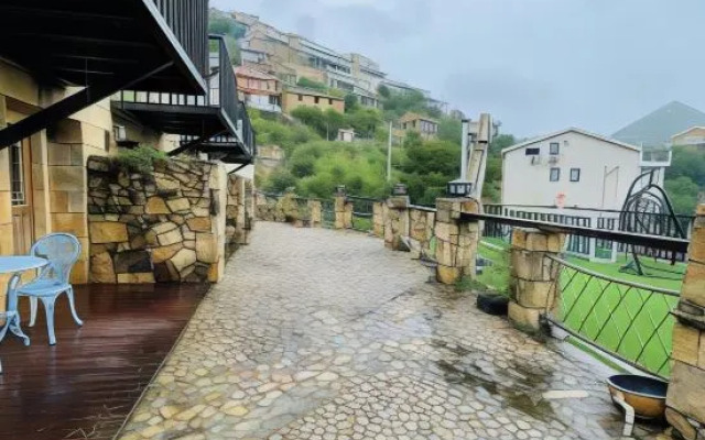 Meeting Stone Residence