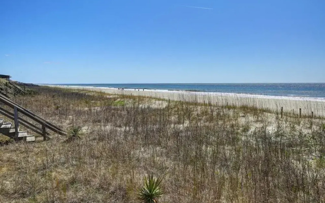 R & R By The Sea 4 Bedroom Home by RedAwning