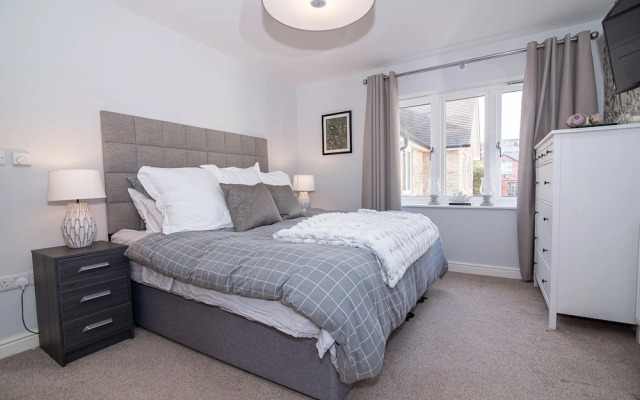Elegant Ludlow Haven: 4Bed Ultimate Tranquility