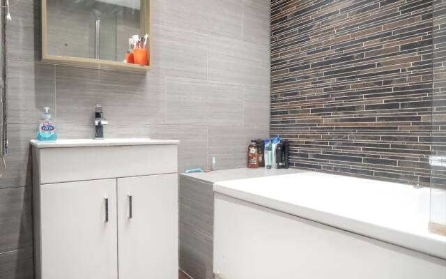 Saltwell Street - Deluxe Double Room