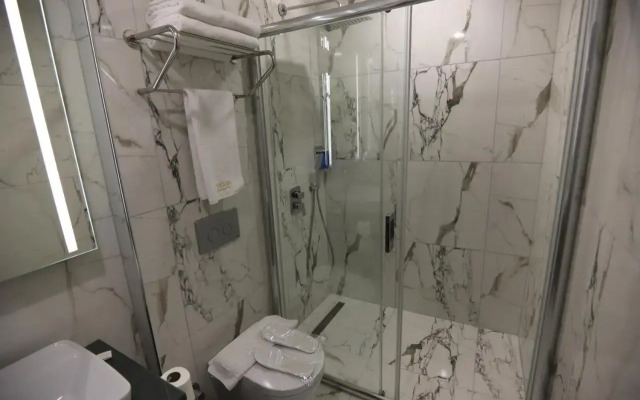 Bayrak Grand Hotel