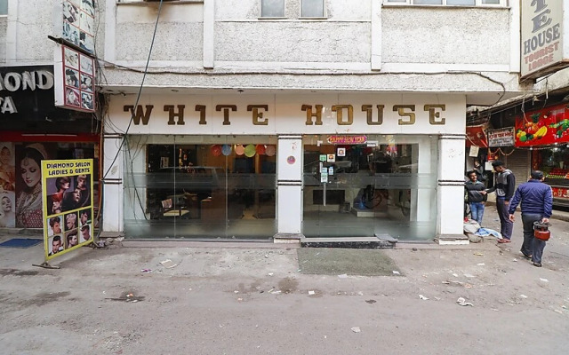 White House Tourist Lodge