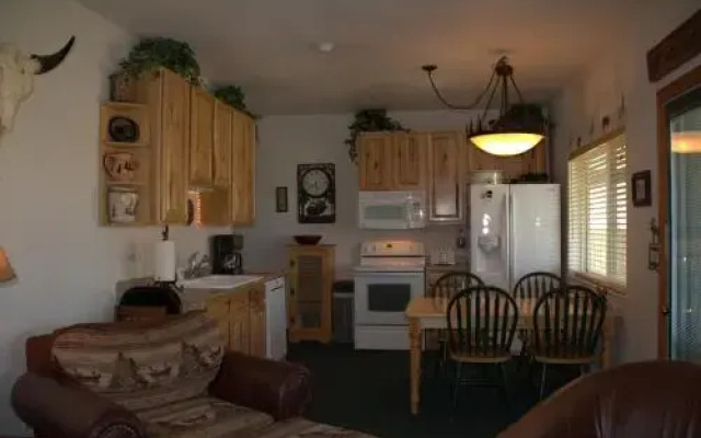 Yellowstone Park Riverfront Cabins