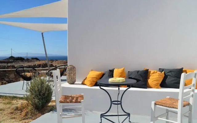The Hedonist Square cycladic house with sea view