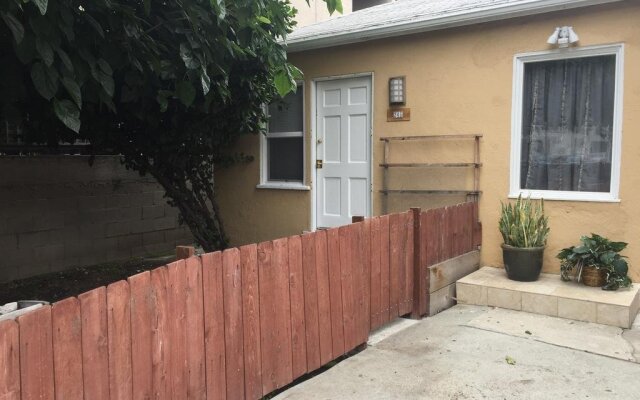 Nice 2 Bedroom in Burbank