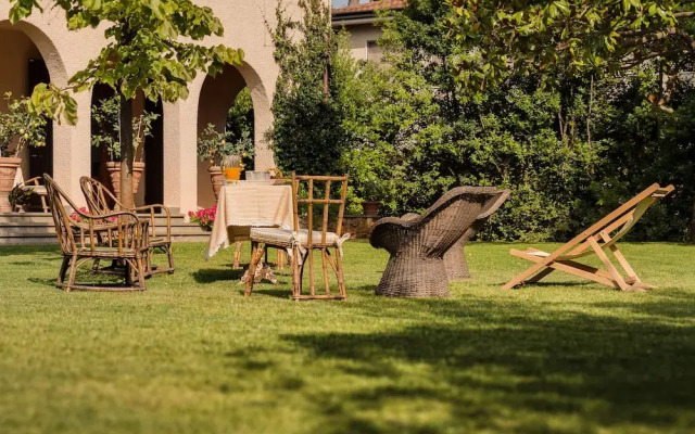 Forte dei Marmi renewed 6 bedroom villa