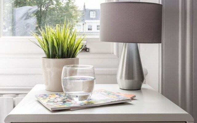 Stylish 2 Bedroom Flat in Kensington Near Hyde Park