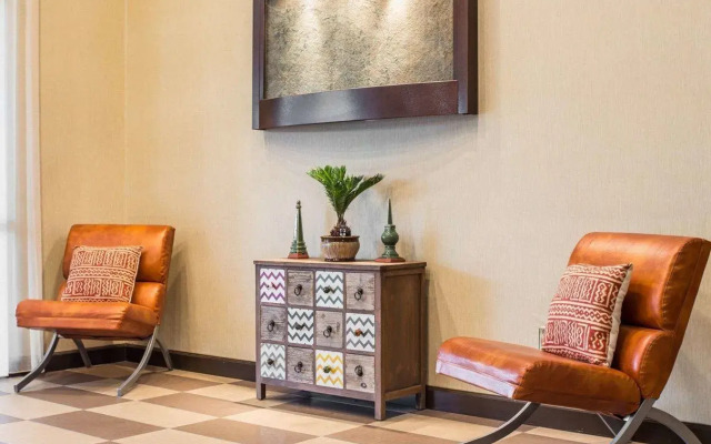 Quality Suites Hickory South