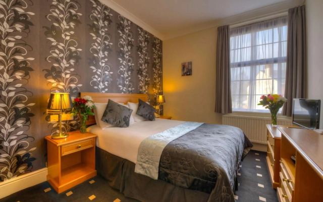 Bridge House Hotel