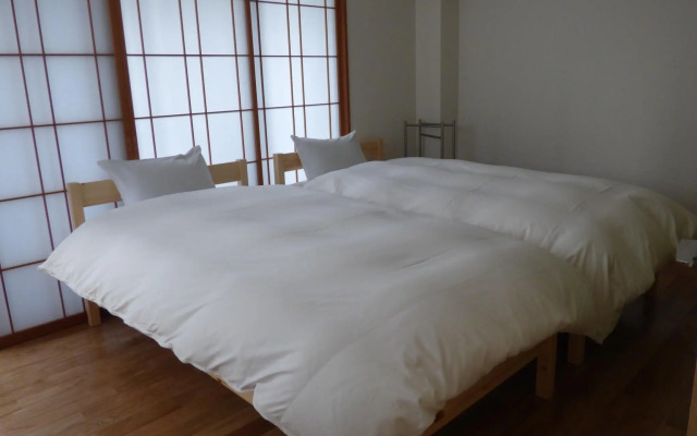 Guesthouse Hyakumanben Cross