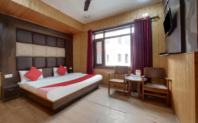 OYO 18872 Hotel Azad