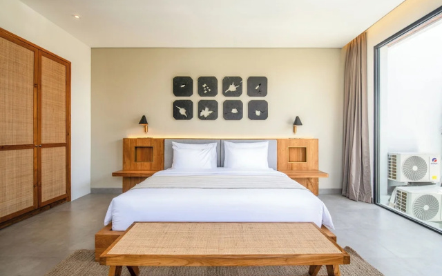 Luxe 5BR Villa, 200m to Brawah Beach Retreat – Guest Rooms – Tibubeneng