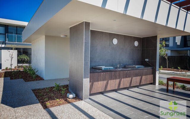 The Peninsula at Hope Island