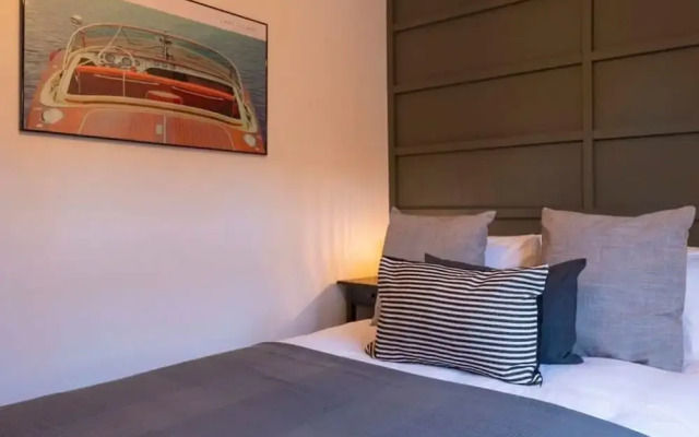 Super Central Apartment Close To River Station